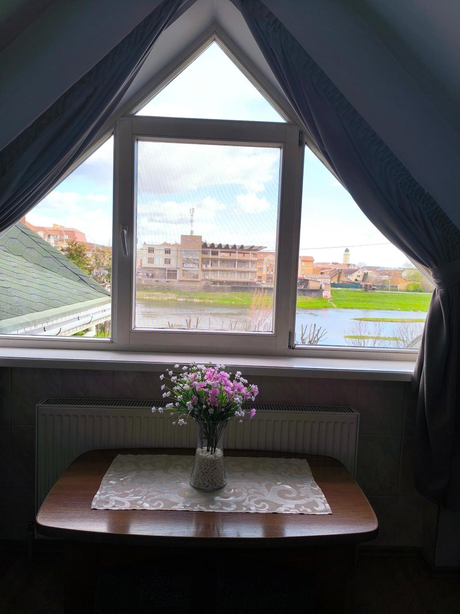 Hotel Delfin Mukatschewo Zimmer foto